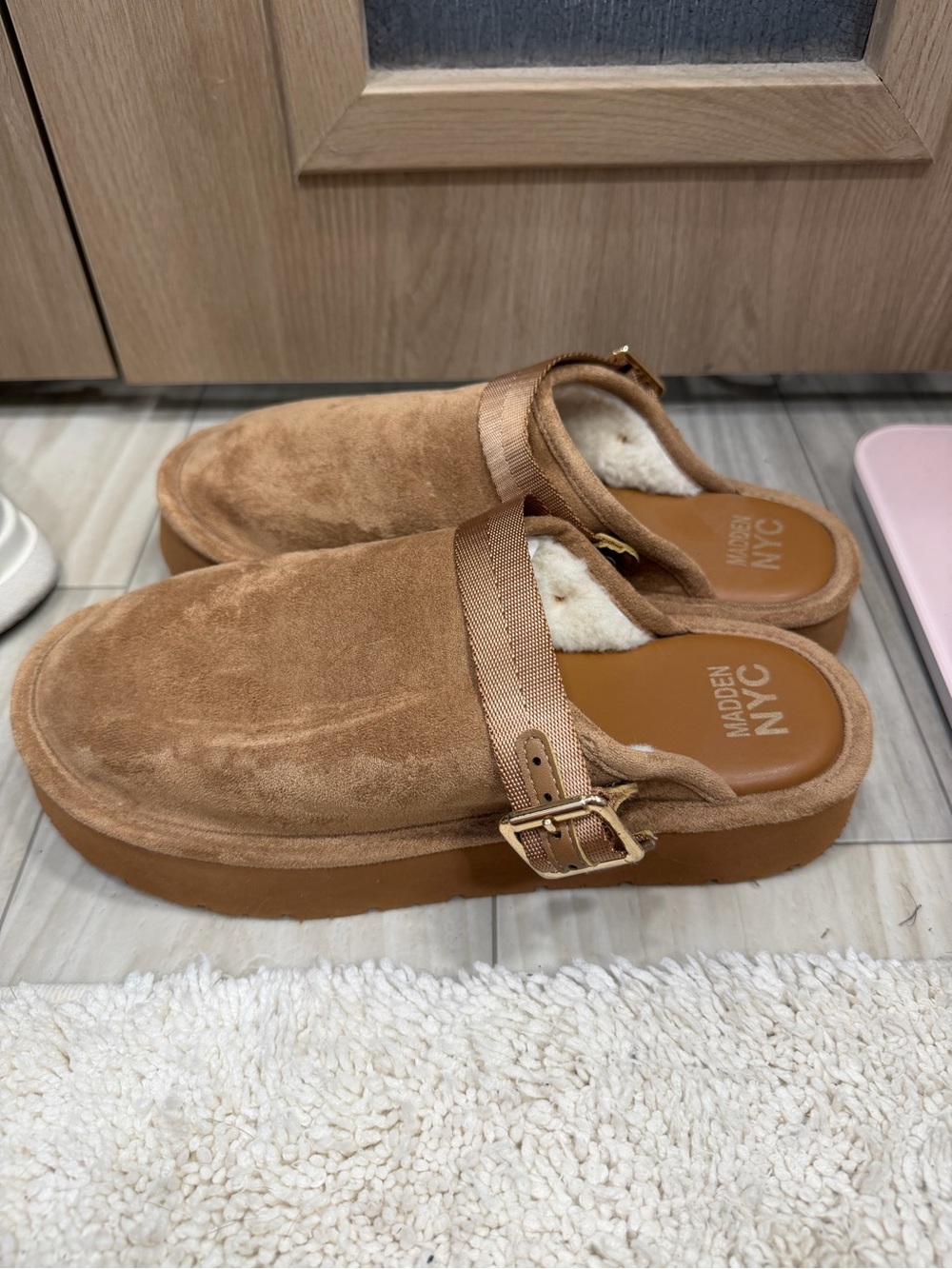 Clogs - Picture 2 of 4